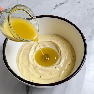 Рецепт Цезарь с гранатом и жареной курицей - Приготовление заправки