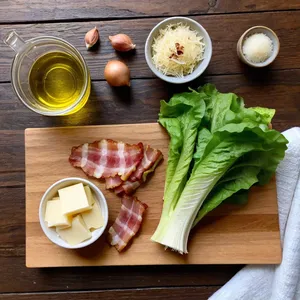 Рецепт Цезарь с хрустящим беконом и яйцом пашот - Подготовка ингредиентов
