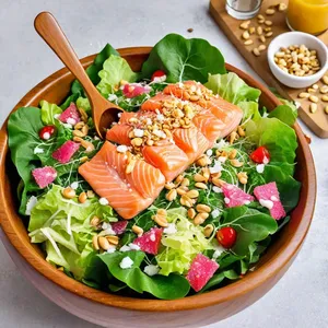 Рецепт Цезарь с лососем и кедровыми орешками - Сборка салата