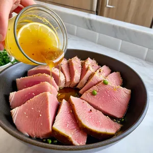 Рецепт Тунец в фольге с ананасом и чили - Маринование тунца