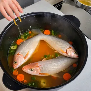 Рецепт Уха из судака с зеленью и лимоном - Добавление рыбы