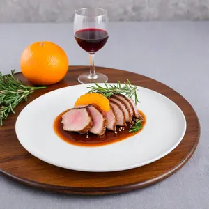 Рецепт Утиная грудка сувид с мандариновым соусом и розмарином - Подача