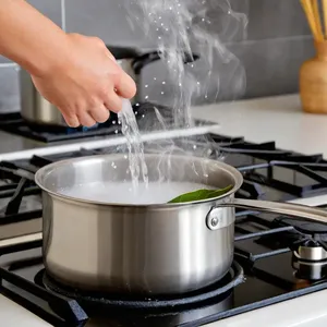 Рецепт Варёный минтай с ананасом и кинзой - Приготовление бульона