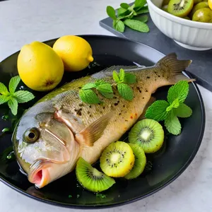 Рецепт Варёный морской окунь с киви и мятой - Маринование рыбы