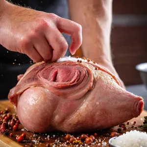 Рецепт Вяленая свинина с апельсином и звездчатым анисом - Натирание мяса маринадом