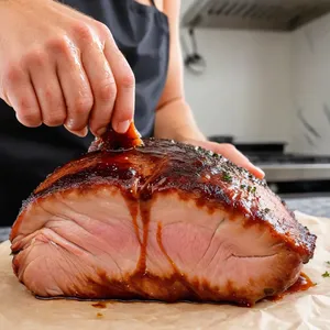 Рецепт Вяленая свинина с медом и чипотле - Натирание мяса маринадом