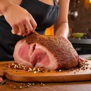 Рецепт Вяленая телятина с тмином и паприкой - Натирание мяса специями