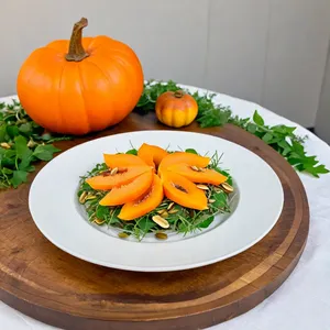 Рецепт Винегрет с хурмой и тыквенными семечками - Подача