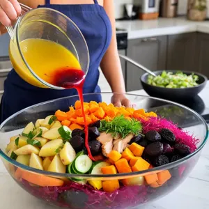 Рецепт Винегрет с копченой курицей и черносливом - Сборка винегрета