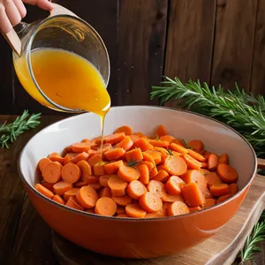 Рецепт Запечённая морковь с кленовым сиропом и розмарином - Смешивание ингредиентов