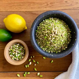 Рецепт Жареные баклажаны с фисташковой крошкой и мятой - Приготовление фисташковой крошки