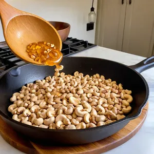 Рецепт Жареные баклажаны с манговым чатни и кешью - Подготовка кешью