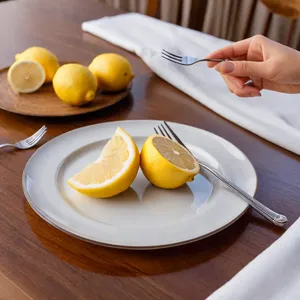 Рецепт Жареные баклажаны с манговым чатни и кешью - Подача