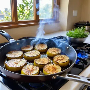 Рецепт Жареные баклажаны с медом и чесноком - Обжарка баклажанов