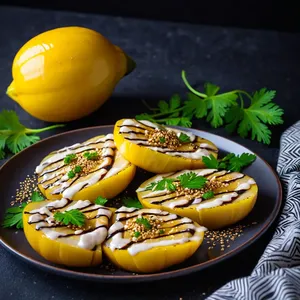 Рецепт Жареные баклажаны с тахини и лимоном - Сборка блюда