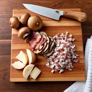 Рецепт Жюльен с грибами и беконом под сырной корочкой - Подготовка ингредиентов