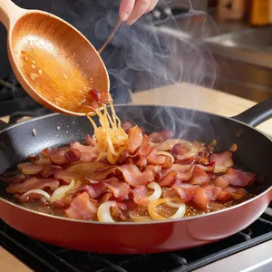 Рецепт Жюльен с грибами и беконом под сырной корочкой - Обжарка бекона и лука