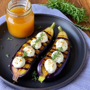 Баклажаны гриль с соусом из козьего сыра и меда