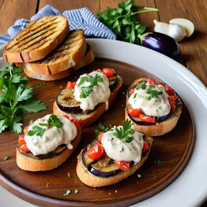Брускетты с баклажанами и чесночным соусом