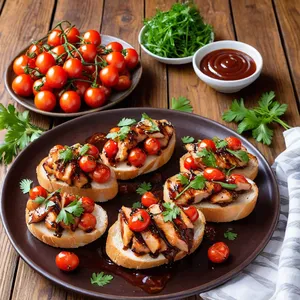 Брускетты с курицей и соусом барбекю