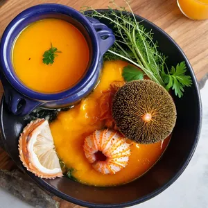 Буйабес с морским ежом и шафраном
