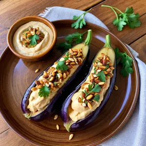 Фаршированные баклажаны с хумусом и кедровыми орешками