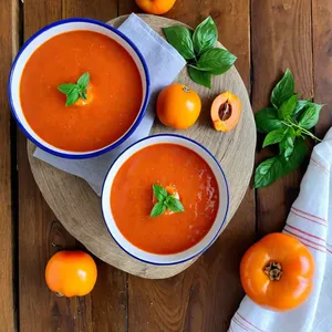 Гаспачо с хурмой и корицей