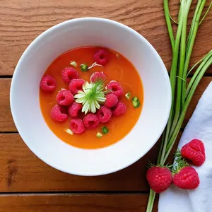 Гаспачо с малиной и фенхелем