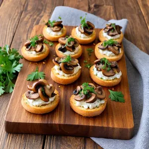 Горячие канапе с грибами и сыром