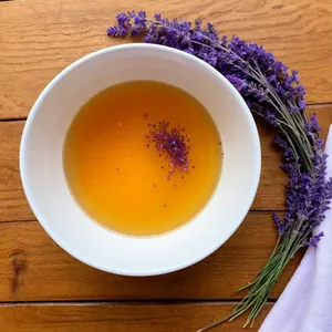 Костный бульон с шафраном и лавандой
