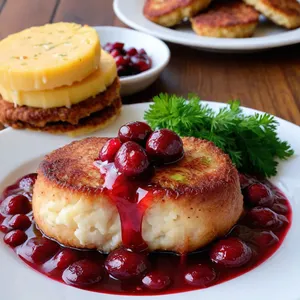 Котлеты с копченым сыром и клюквенным соусом