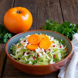 Коул-слоу с хурмой и козьим сыром