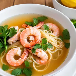 Куриный суп-лапша с креветками и лимоном