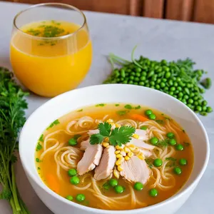 Куриный суп-лапша с кукурузой и зеленым горошком