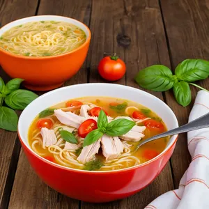 Куриный суп-лапша с томатами и базиликом