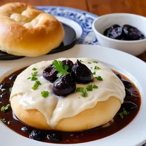 Манты с черносливом и говядиной