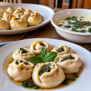Манты с шпинатом и бараниной