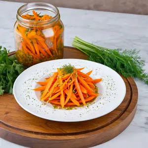 Маринованная морковь с куркумой и чесноком