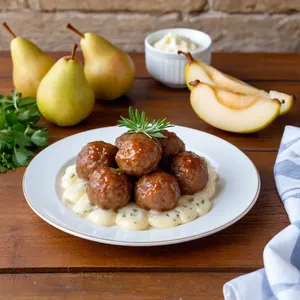 Мясные шарики с горгонзолой и грушей
