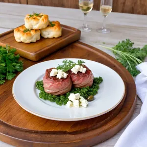 Мясные цветы с фетой и оливками