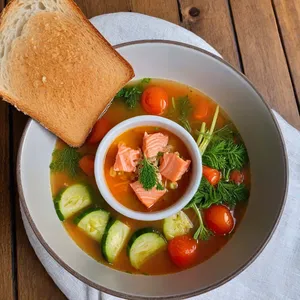 Минестроне с копченым лососем и укропом