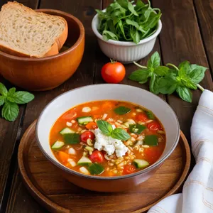 Минестроне с козьим сыром и мятой