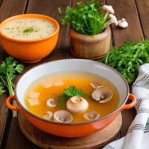 Овощной бульон с шампиньонами и тимьяном