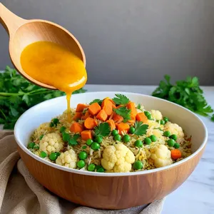 Овощной плов с цветной капустой и куркумой