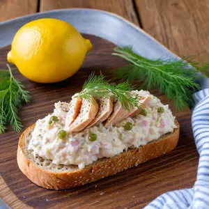 Паста из копченой скумбрии с хреном и сливочным сыром