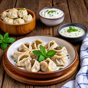 Пельмени с бараниной и мятным йогуртовым соусом