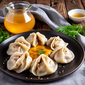 Пельмени с дикой уткой и грушей в медово-горчичном соусе
