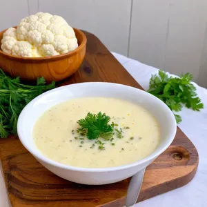 Потаж из цветной капусты с сыром и зеленью