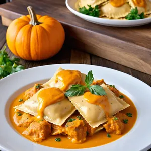 Равиоли с индейкой и тыквенным соусом