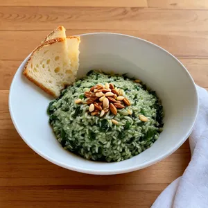 Ризотто с шпинатом и кедровыми орешками
